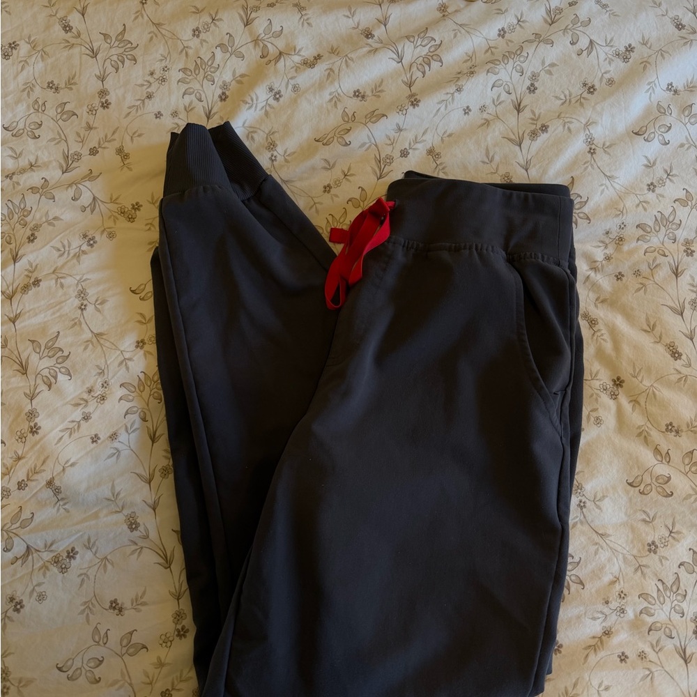 Figs Scrub Top and Joggers - Picture 2 of 3